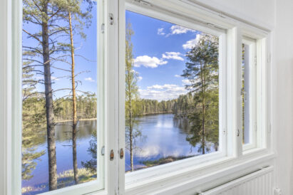 The Räyskälä Rooftop overlooks the naturally beautiful Lake Kaartjärvi.