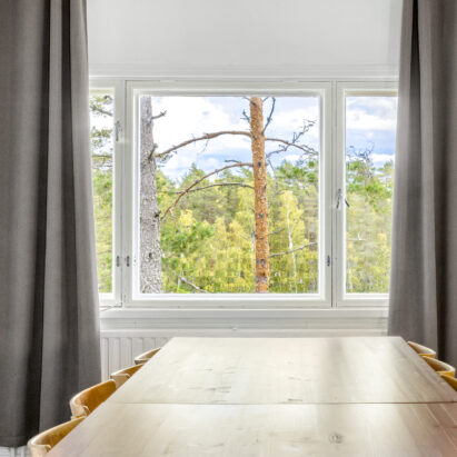 The Räyskälä Rooftop overlooks the naturally beautiful Lake Kaartjärvi.