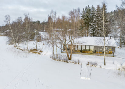 Aulanko Lake Villa in its winter attire.