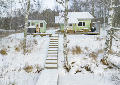 Aulanko Lake Hide-out in its winter attire.