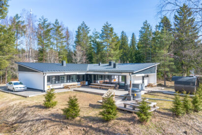 Villa Springrock in its spring attire.