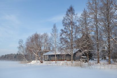 Aulanko Lake Villa, located in the Aulanko Peace area, is situated on the northern shore of the beautiful Lake Aulangonjärvi.