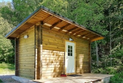 Separate accommodation cabin of Aulanko Lake Villa.
