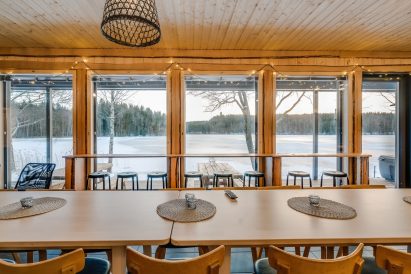 A view of Lake Aulangonjärvi opens up from the main hall of Aulanko Lake Villa.