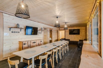 Aulanko Lake Villa's main hall. In the foreground, a scenery bar counter.