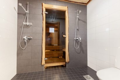Washing room of Aulanko Lakeside's sauna compartment.