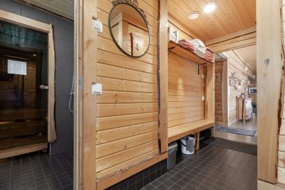 Dressing room of Aulanko Lakeside's sauna compartment.