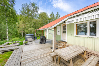 The spacious terrace of Aulanko Lake Hide-out.