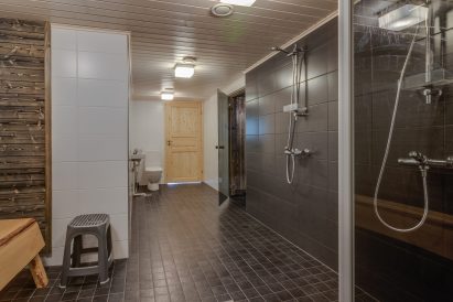 The shower room of Aulanko Grand Villa's indoor sauna compartment.