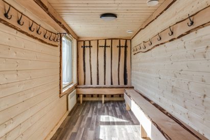 Dressing room of the indoor sauna compartment of Aulanko Grand Villa.