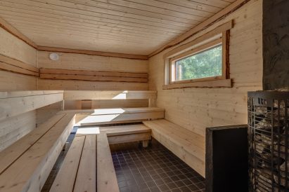 The sauna room of Aulanko Grand Villa's lakeshore sauna, with a view overlooking Lake Aulangonjärvi.