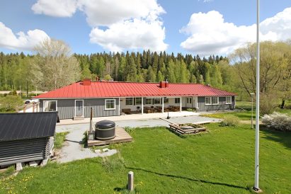 Front yard of Aulanko Grand Villa.