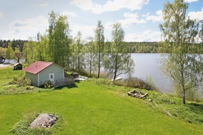 Aulanko Grand Villa's lakeshore sauna by Lake Aulangonjärvi.