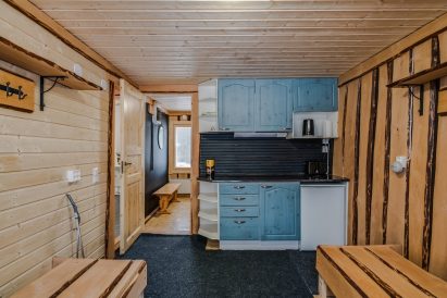 The dressing room of Aulanko Grand Villa's lakeshore sauna, equipped with a kitchenette and a refrigerator.