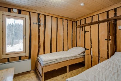 The bedroom of Aulanko Grand Villa's lakeshore sauna.