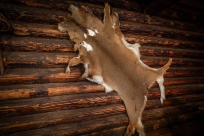 The interior of Evo Ruuhijärvi's Event Shed exudes the nostalgic wilderness atmosphere of times past.