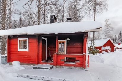 Bigger lakeside sauna of Evo Ruuhijärvi.