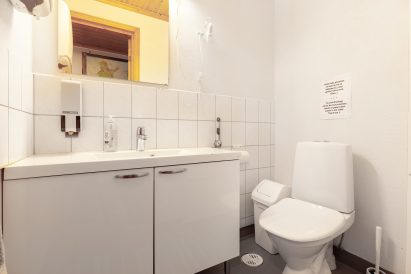One of three toilets of Evo Ruuhijärvi main building.
