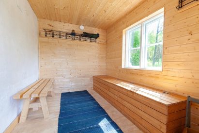 The dressing room of the smaller lakeside sauna at Evo Ruuhijärvi.