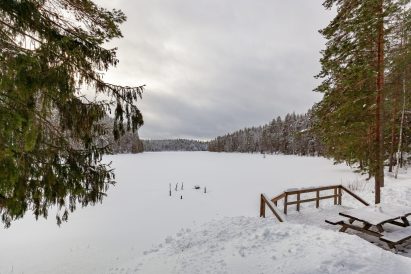 Syväjärvi is also suitable for winter fishing. Ice fishing is easily accessible from the shores of Evo Syväjärvi.