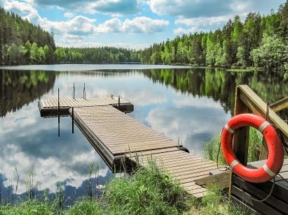 In the summer, you can sunbathe and enjoy the serene lake view on the pier of Evo Syväjärvi.