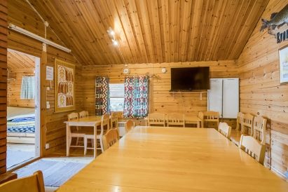 he main hall of Evo Syväjärvi's main building is suitable for meetings, dining, and socializing. It is equipped with a TV, flip chart, and a retractable projector screen.