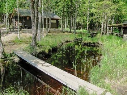 A charming forest stream flows through the Evo Syväjärvi area.