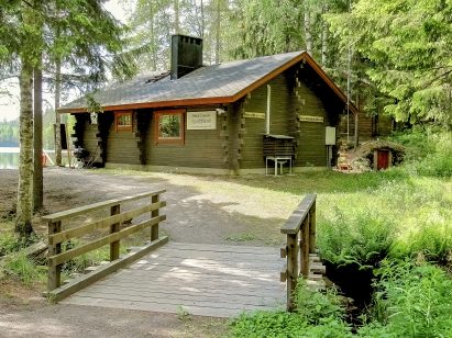 Evo Syväjärvi's main building in its summer attire.