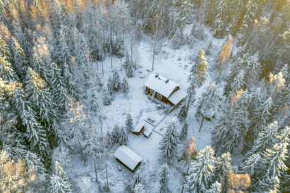 The buildings of Evo Wilderness Villa are located on a large wooded plot, where there are no neighbors in the vicinity.