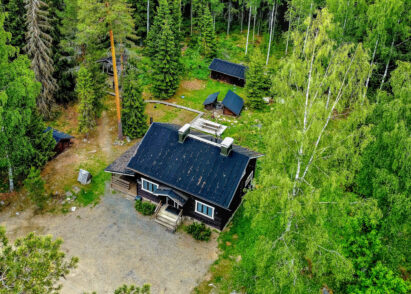 The buildings of the Evo Wilderness Villa are located on a large, wooded plot where neighbors are not nearby.