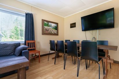 The cozy living room of Evo Lakeside Villa can be used for small meetings, dining, and comfortable socializing.