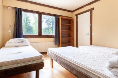 3-person bedroom of Evo Hunt House.