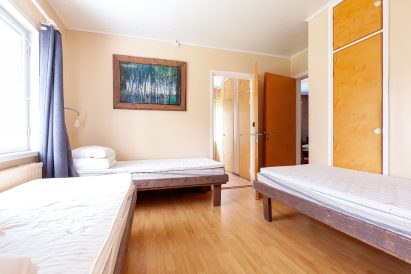 3-person bedroom of Evo Lakeside Villa.