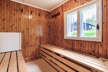 The dressing room of Evo Grand Villa's lakeshore sauna.