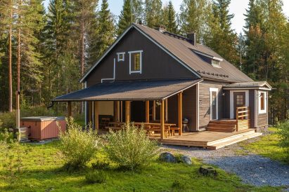 Tavastia Privacy's main building bathed in the evening sun of summer.