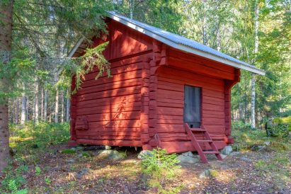 The old log outbuildings at Tavastia Privacy evoke the area's past as a traditional Tavastia farm.