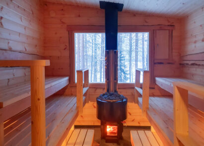 Sauna room of the wood-heated scenery sauna located in the yard of Loppi Luxus.