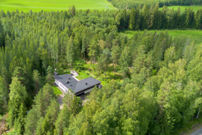 The grounds of Villa Springrock are surrounded by lush forests and verdant fields.