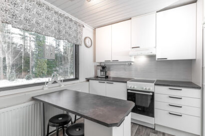 The kitchen of Villa Springrock is spacious and well-equipped.