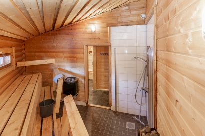The spacious electric heated indoor sauna of Loppi Wilderness Villa.