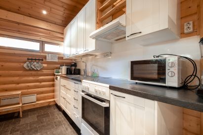 The kitchen, which is an extension of the main hall of Loppi Wilderness Villa, is equipped with a dishwasher, toaster, coffee maker and water kettle, stove/oven, microwave and refrigerator.