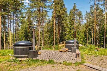 There are 2 wood-heated hot tubs on the terrace of Loppi Wilderness Villa.