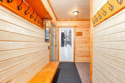 Dressing room of the indoor sauna compartment at Loppi Luxus.
