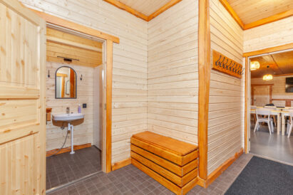 Dressing room and the toilet of the indoor sauna compartment at Loppi Luxus.