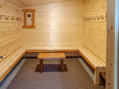 Dressing room of the wood-heated scenery sauna located in the yard of Loppi Luxus.