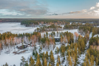 Loppi Peace area in the light of the winter sun. On the left, Loppi Luxus; in the middle, Räyskälä Grand Villa. Räyskäläntie local road in the foreground of the picture.