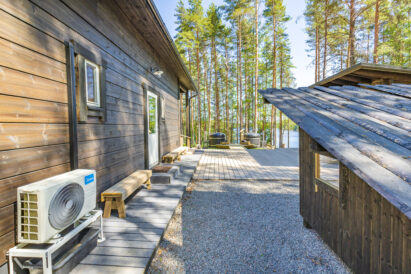 Main entrance of Loppi Luxus.