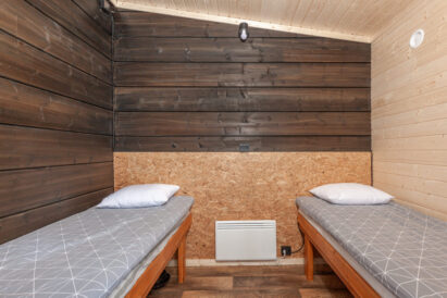 Loppi Luxus's 2-person bedroom (room 7), with an entrance from the terrace.