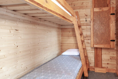 Loppi Luxus's 2-person bedroom (room 1).