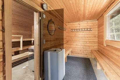 The dressing room of Tavastia Privacy's outdoor sauna.